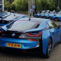 Der thailändische Besitzer der Leicester City Fußballmannschaft schenkt jedem Spieler einen neuen BMW