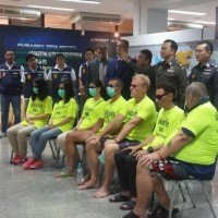 Einwanderungsbehörde präsentiert die neuesten Verhaftungen, darunter auch ein Deutscher und ein Schweizer