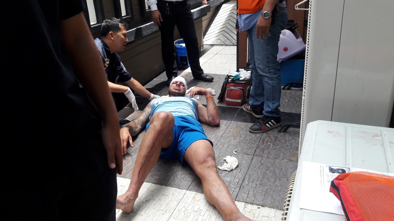 Holländer fällt aus dem KTK Hotel in Zentral Pattaya