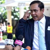 Die beiden großen Parteien in Thailand drängen Prayuth, seine eigene Partei zu gründen