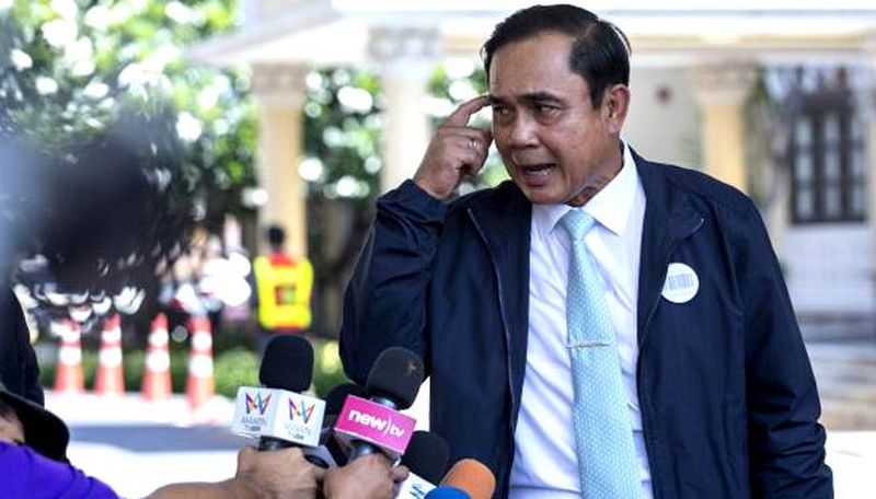 Die beiden großen Parteien in Thailand drängen Prayuth, seine eigene Partei zu gründen