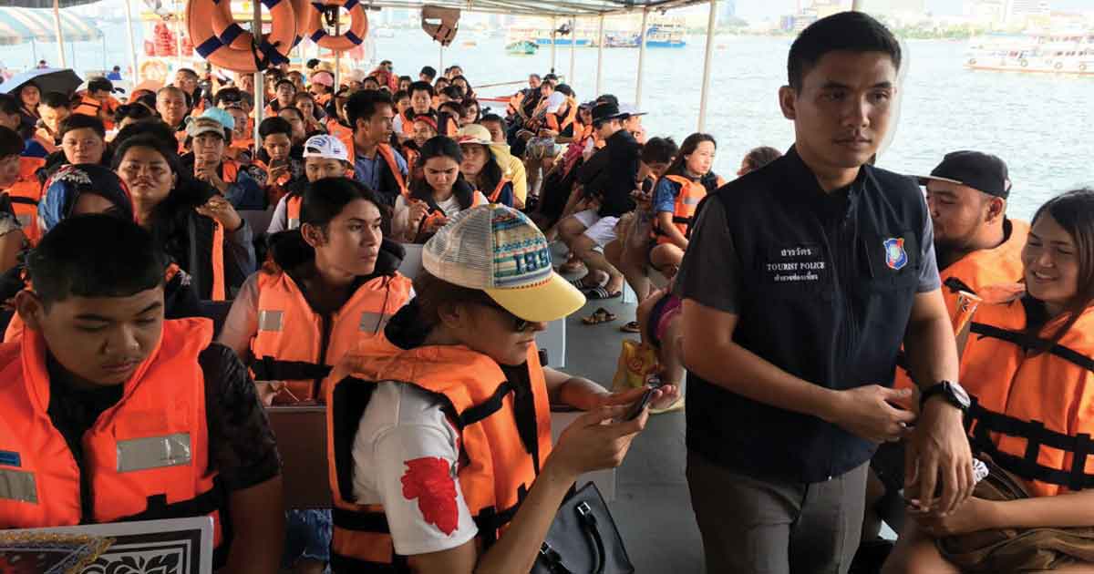 Touristenpolizei in Pattaya inspiziert die Sicherheit der Fähren von und nach Pattaya