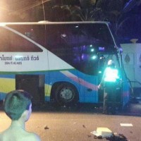 Busfahrer flieht nachdem seine chinesischen Gäste bei einem Unfall verletzt wurden