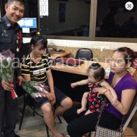 Ausländische Blumenverkäufer in der Walking Street verhaftet