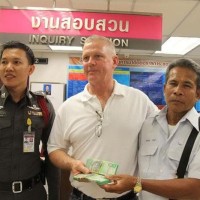 Und wieder bringt ein ehrlicher Taxifahrer eine halbe Millionen Baht zurück