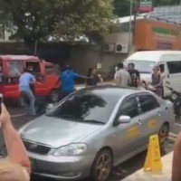 Wüste Straßenschlägerei zwischen Thais und Ausländern auf Phuket