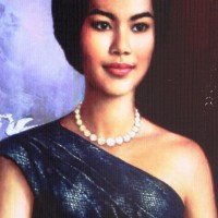 Königin Sirikit mit Fieber und einer Lungenentzündung im Krankenhaus