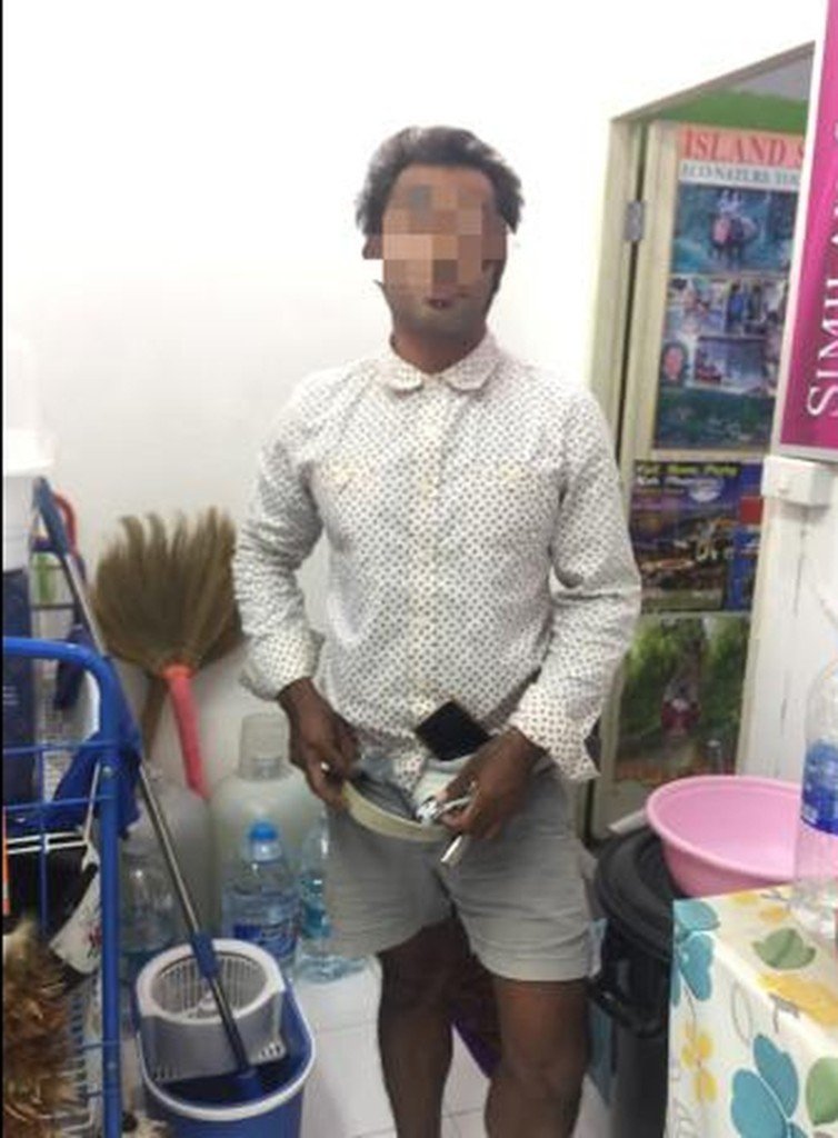 Mitarbeiter einer Reiseagentur klaut ein „iStink“ Telefon