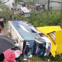 Busunfall fordert einen Toten und 39 Verletzte