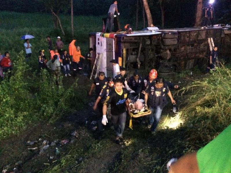 15 verletzte Touristen nach einem Busunfall in Surat Thani