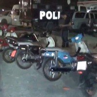 Rund 100 Motorrad Raser in Bang Saen verhaftet