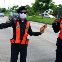 92 illegale Motorrad Rennfahrer in Bangkok verhaftet
