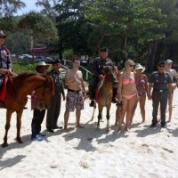Die Polizei patrouilliert jetzt mit Ponys am Strand von Phuket