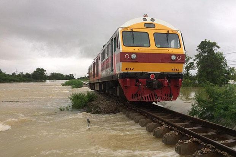 Monsun legt auch den Schienenverkehr im Süden des Landes lahm