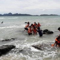 22 Touristen von sinkenden Ausflugsboot gerettet