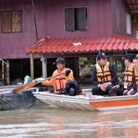 Sieben Provinzen noch immer überflutet, bisher 90 Todesopfer