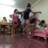 Brutale Thailänderin greift die Geliebte Ihres Ehemanns an