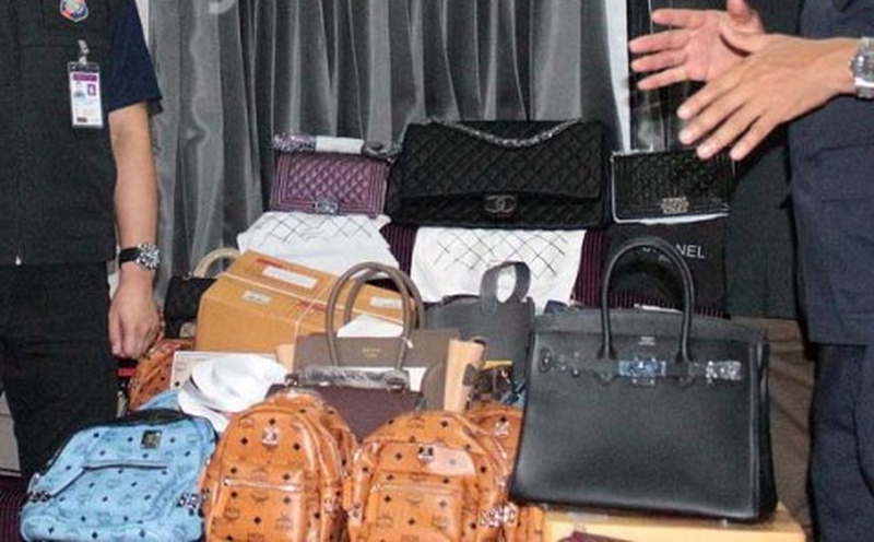 Gefälschte Handtaschen im Wert von 10 Millionen Baht beschlagnahmt