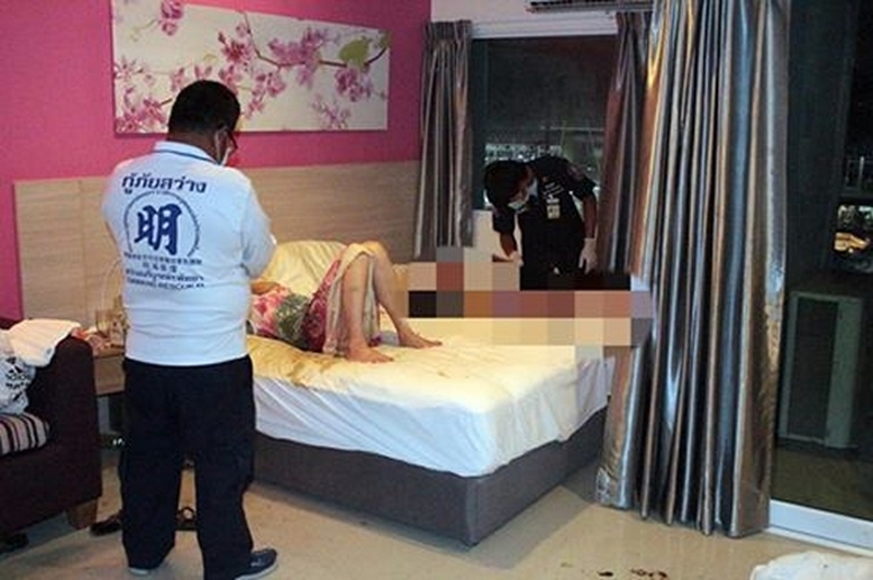 Betrunkene Ehefrau sitzt zwei Tage neben ihren toten Mann in einem Hotel
