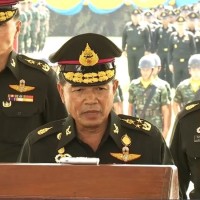 Armee Chef bittet den gesuchten Dhammachayo sich zu ergeben