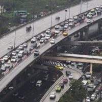 Sommerregen sorgt am Montagmorgen für Verkehrstaus in Bangkok
