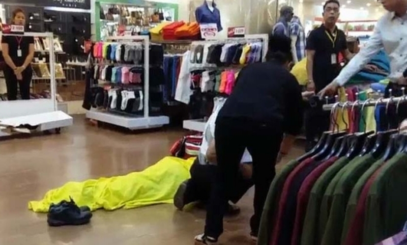 Tourist fällt aus dem 5. Stockwerk eines Einkaufszentrums in Pattaya