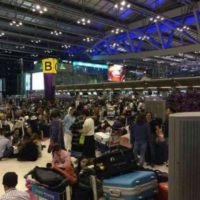 Hunderte Thais wegen Betrug am Flughafen Suvarnabhumi gestrandet