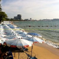 Zwei Tage pro Woche Sonnenschirm freier Tag in Pattaya