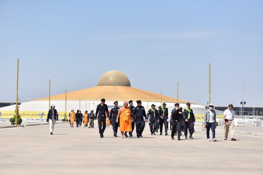 Die Militärregierung will die thailändischen Tempel zur Erklärung ihrer Finanzen zwingen