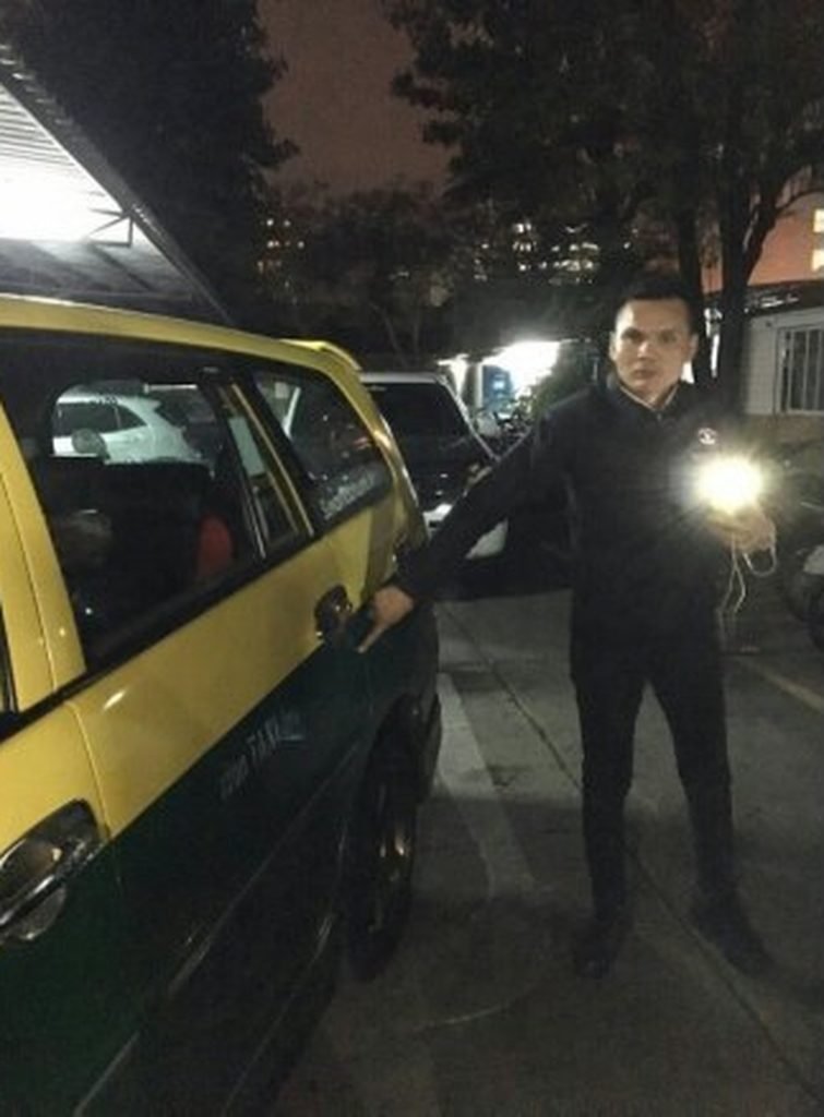 Taxifahrer zwingt einen TV-Chef 1.000 Baht zu bezahlen