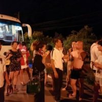 Illegale chinesische Tour Leiterin lässt 24 Touristen auf der Straße stehen