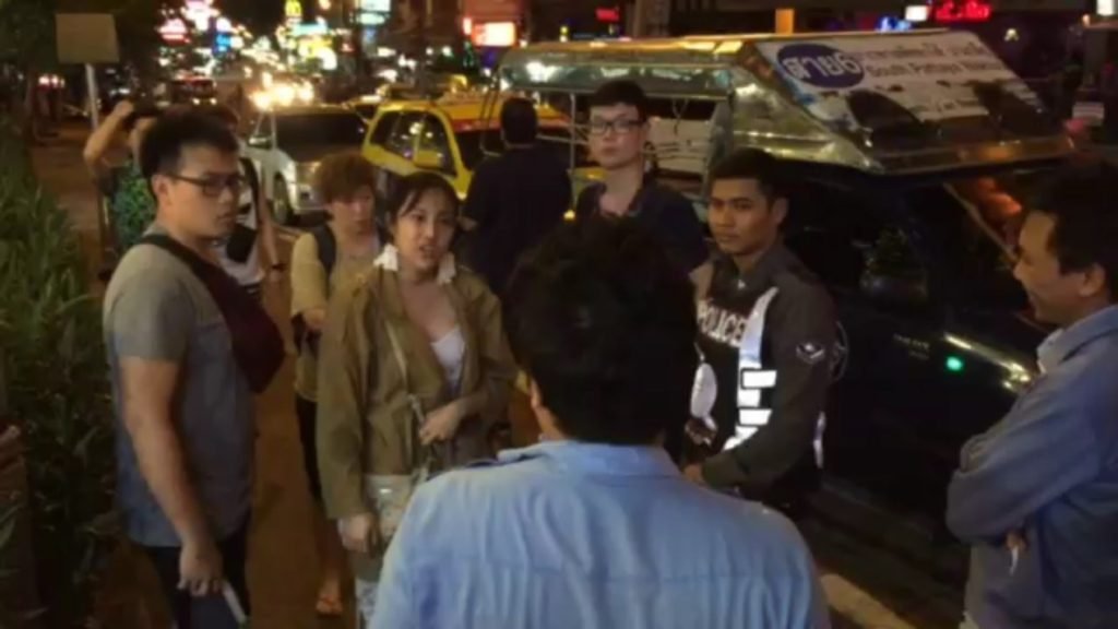 Bahtbus Fahrer in Pattaya will chinesische Touristen abzocken