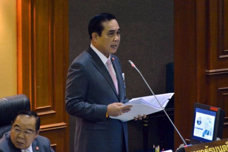 Prayuth präsentiert ein 2,9 Billionen Baht Budget für 2018