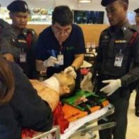 Australier schlitzt sich am Flughafen Suvarnabhumi selber die Kehle auf