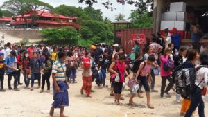 Hunderte verzweifelte Myanmar Arbeiter verlassen Thailand