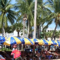 Jetzt auch zwei Sonnenschirm- und Liegestuhl freie Tage in Pattaya