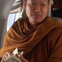 Jet Set Mönch kommt nach seiner Auslieferung aus den USA in Bangkok an