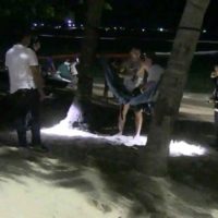 Nackte Ausländer am Strand von Pattaya verhaftet