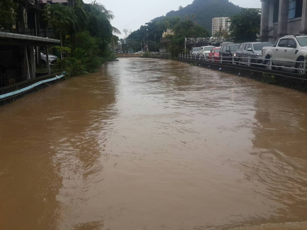 Phukets schlimmste Hochwassergebiete erfordern sofortige Maßnahmen