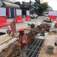 Wochentags wird in Pattaya rund um die Uhr an der unterirdischen Kabelverlegung gearbeitet