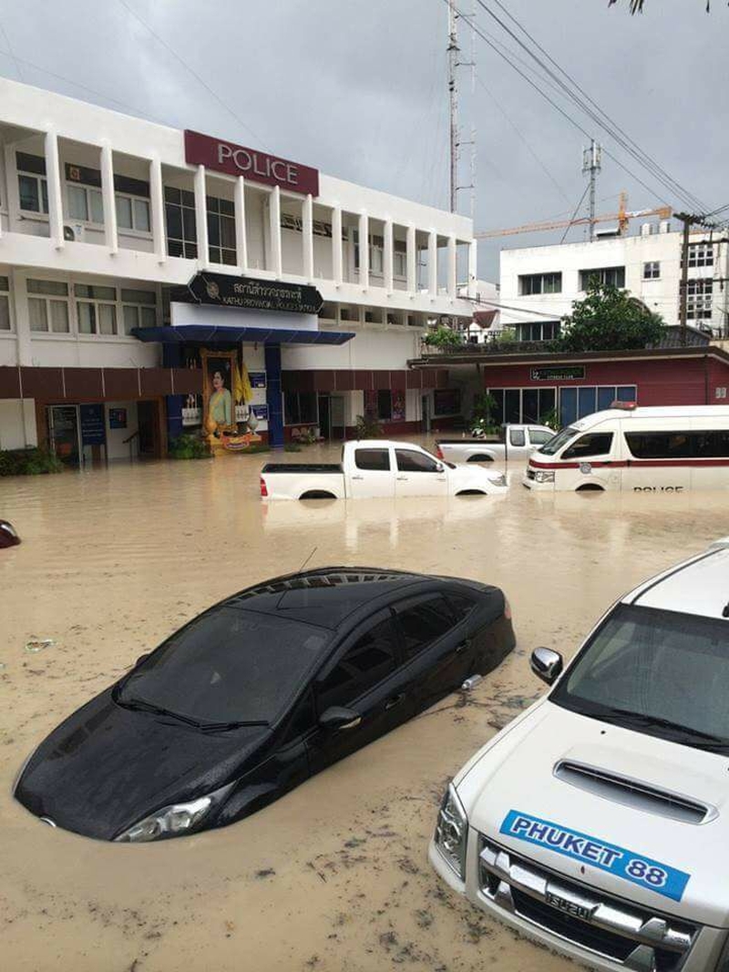Überschwemmungen auf Phuket bringen Verzögerungen im Luftverkehr.