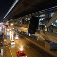 Heftiger Sturm zerstört in Bangkok eine Station der MRT Purple Line