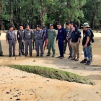 4,50 Meter lange Bombe oder Torpedo am Strand auf Phuket gefunden