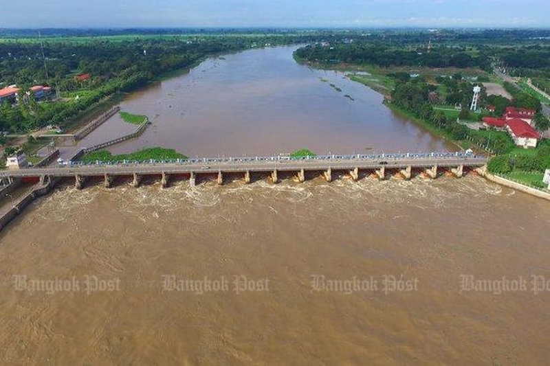 Hochwasser könnte um 30 cm ansteigen da der Chao Phraya Staudamm weiter geöffnet werden musste