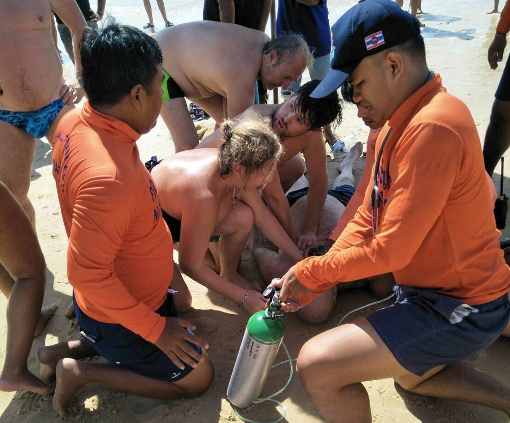 60-jähriger Brite ertrinkt auf Phuket in einer rot markierten Zone