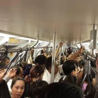 BTS Passagiere sauer über den Ausfall eines Skytrain