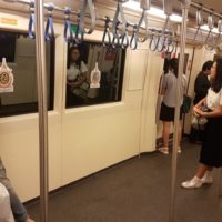 Mehr Platz aber weniger Sitzplätze in der MRT Blue Line in Bangkok