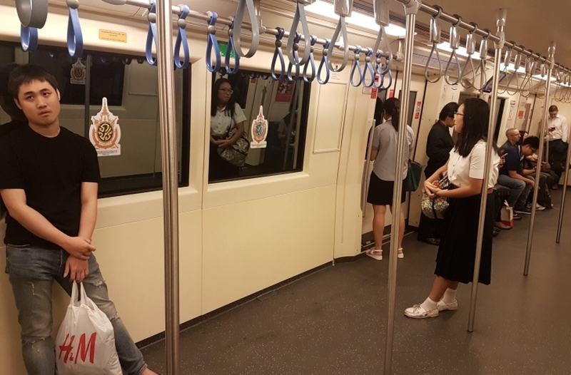 Mehr Platz aber weniger Sitzplätze in der MRT Blue Line in Bangkok