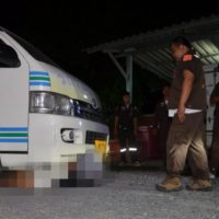 Mini Van Fahrer schleift einen toten Wachmann drei Kilometer weit