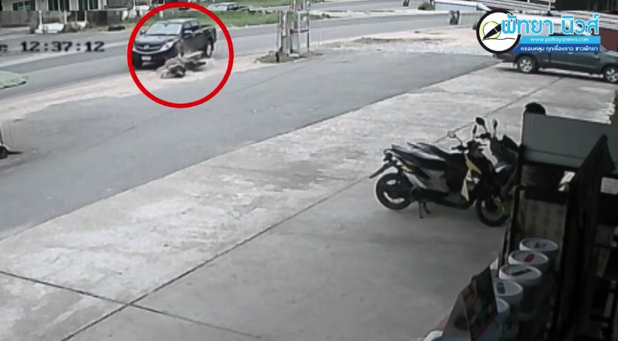 Die Polizei in Pattaya untersucht einen Unfall mit einem Ausländer, nachdem der Ausländer von der Netzgemeinde bereits für schuldig erklärt wurde.
